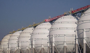 CFB 锅炉防磨梁上部“倒八字”磨损研究