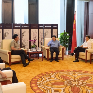 李庆奎会见迪庆州政府代表团